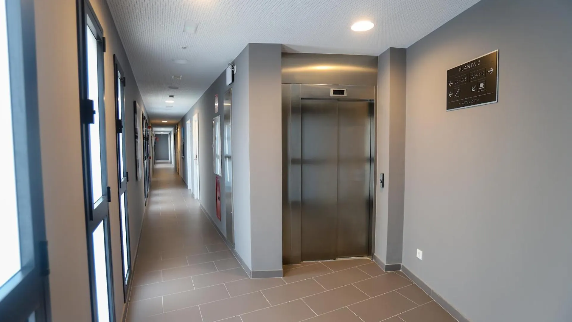 Hotel C31 Кастельдефельс 2*,